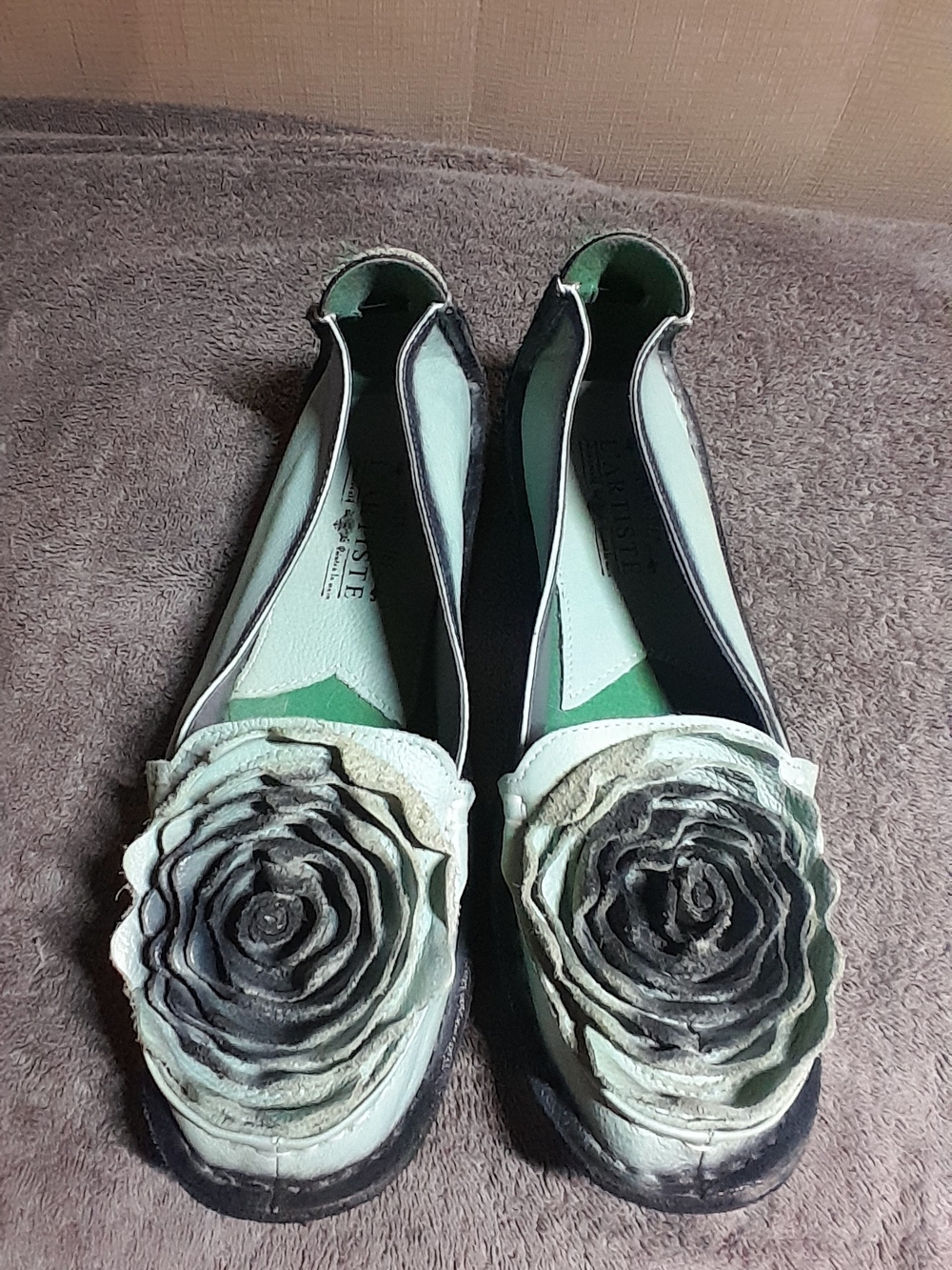 Women's Floral Applique Slip-On Flats in Mint and Black
